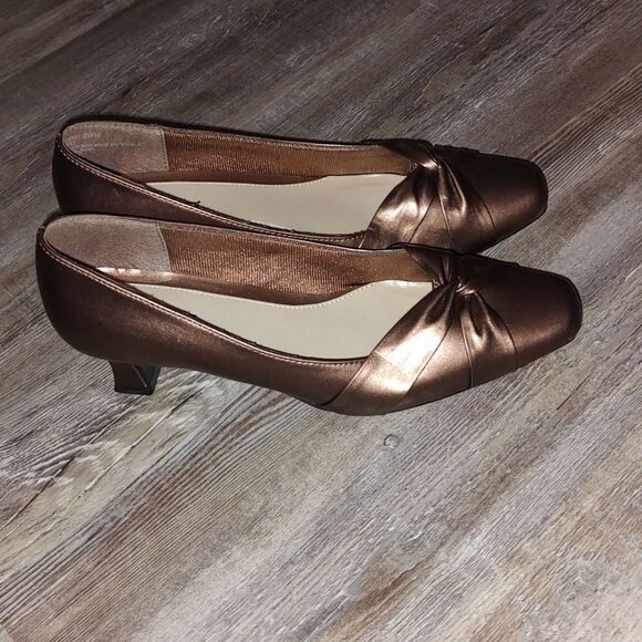 Charm Step  Bronze  heels  Sz 8WW - Picture 5 of 8